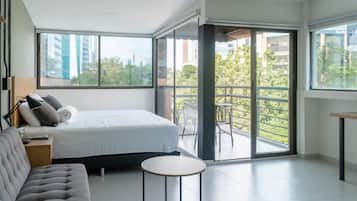 Deluxe Suite | 1 bedroom, premium bedding, minibar, in-room safe