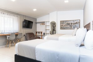Deluxe Triple Room | Premium bedding, minibar, in-room safe, individually decorated - HOTEL BAMBU MILLA DE ORO (Medellín)