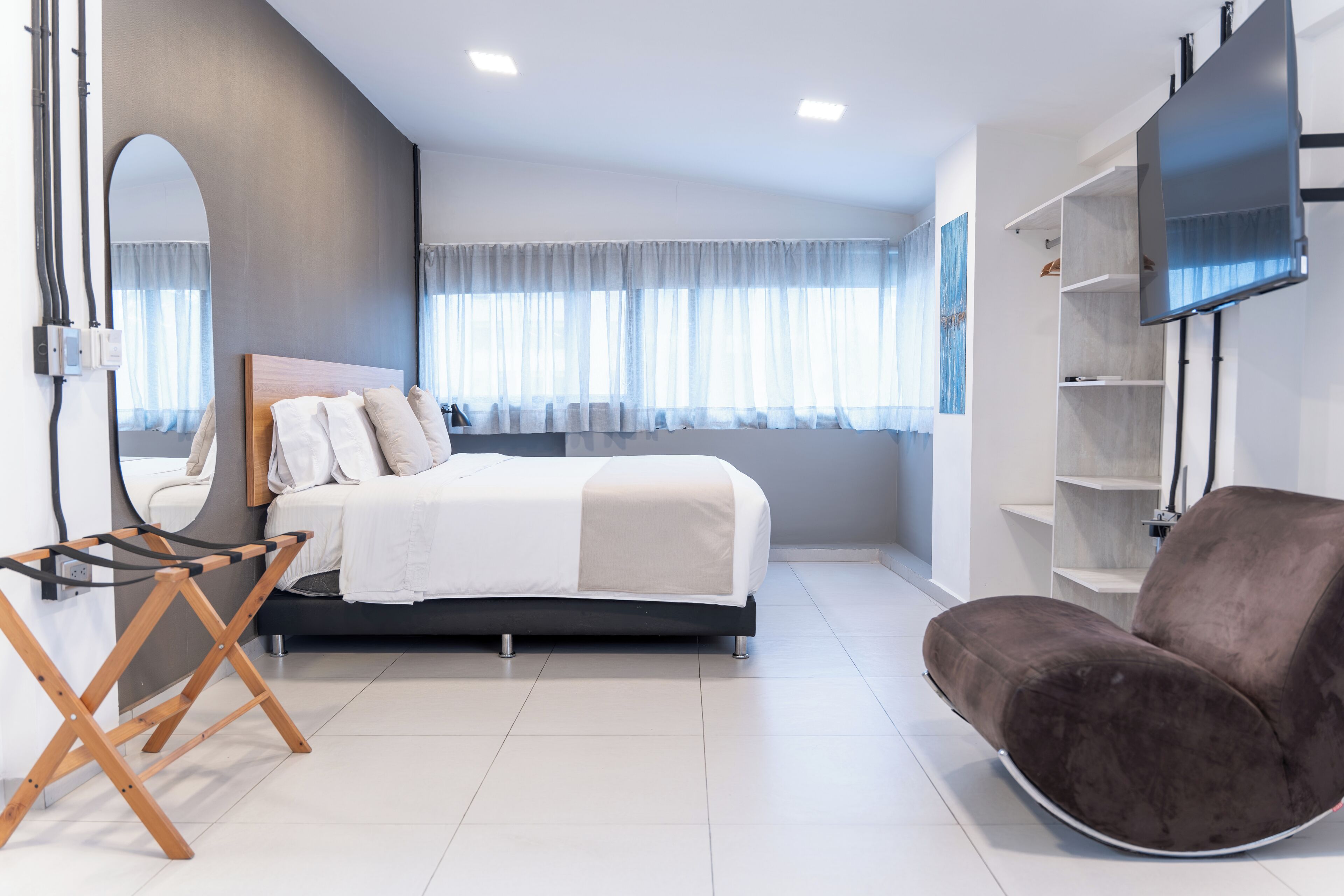 Phòng Suite Deluxe | Bộ đồ giường cao cấp, minibar, két bảo mật tại phòng 
