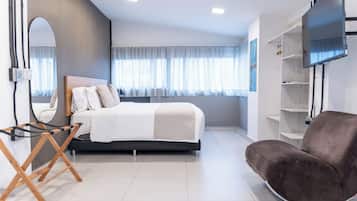 Phòng Suite Deluxe | Bộ đồ giường cao cấp, minibar, két bảo mật tại phòng