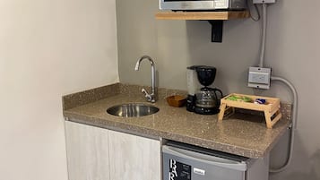 Suite Studio Deluxe | Cuisine privée | Micro-ondes, lave-vaisselle