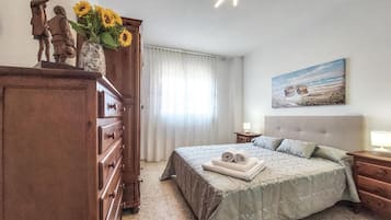 4 bedrooms, bed sheets