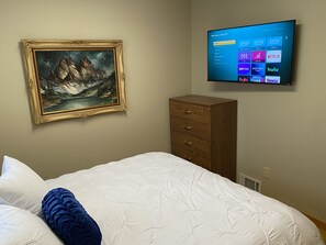 3 chambres, fer et planche à repasser, Wi-Fi, draps fournis