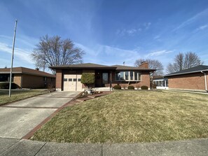 Exterior - The Retro Bungalow in Dayton  (Dayton)