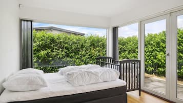 2 bedrooms, iron/ironing board, travel crib, free WiFi