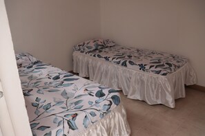 Chalé | 3 quartos, Wi-Fi de cortesia, roupa de cama