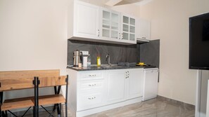 104-MIMOZA | Private kitchen | Stovetop, electric kettle, cookware/dishes/utensils, spices - Capo Calaberno Aparts (Karaburun)