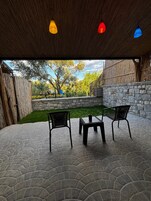 Estudio clásico, 1 cama de matrimonio, en la zona del jardín | Terraza o patio