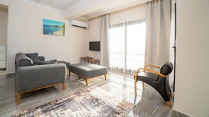 103-MANAL | Living area | 39-inch LCD TV with satellite channels, TV - Capo Calaberno Aparts (Karaburun)