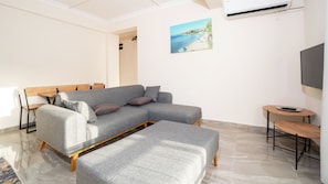 103-MANAL | Living area | 39-inch LCD TV with satellite channels, TV - Capo Calaberno Aparts (Karaburun)