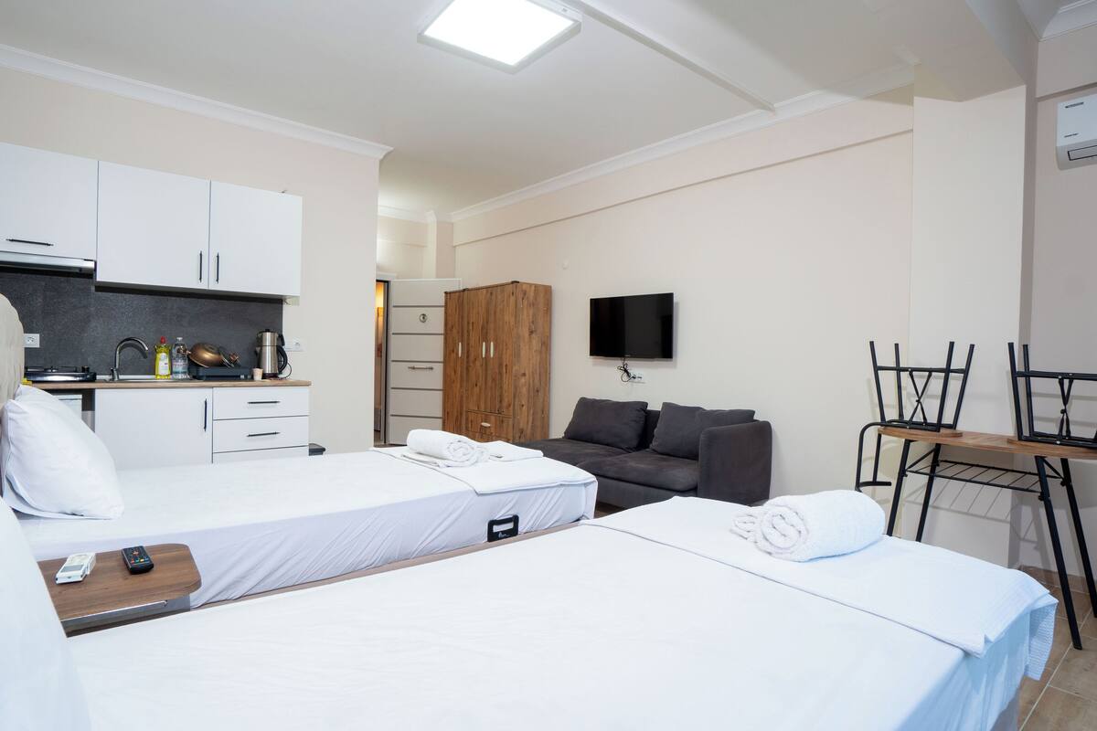 B-4 SALABAHÇE | 1 bedroom, premium bedding, individually decorated, desk