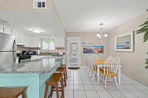 Fridge, microwave, oven, stovetop - Beach Haven-Pets/11 Pools/Pickleball/Mini-Golf/Walk to Beach! (Panama City Beach)