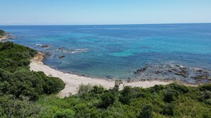 Plage à proximité, chaises longues