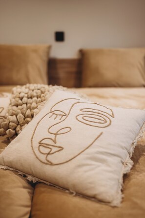 Habitación superior con 1 cama doble o 2 individuales | Escritorio, espacio para trabajar con un portátil, wifi gratis