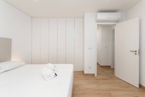 2 bedrooms, iron/ironing board, Internet, bed sheets