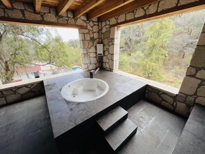 Separate bathtub and shower, jetted bath, hydromassage showerhead - Finca Bermúdez (Huasca de Ocampo)