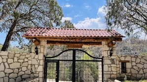 Unclassified image, 3 of 27, button - Finca Bermúdez (Huasca de Ocampo)