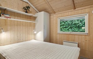 4 bedrooms, iron/ironing board, travel crib, free WiFi