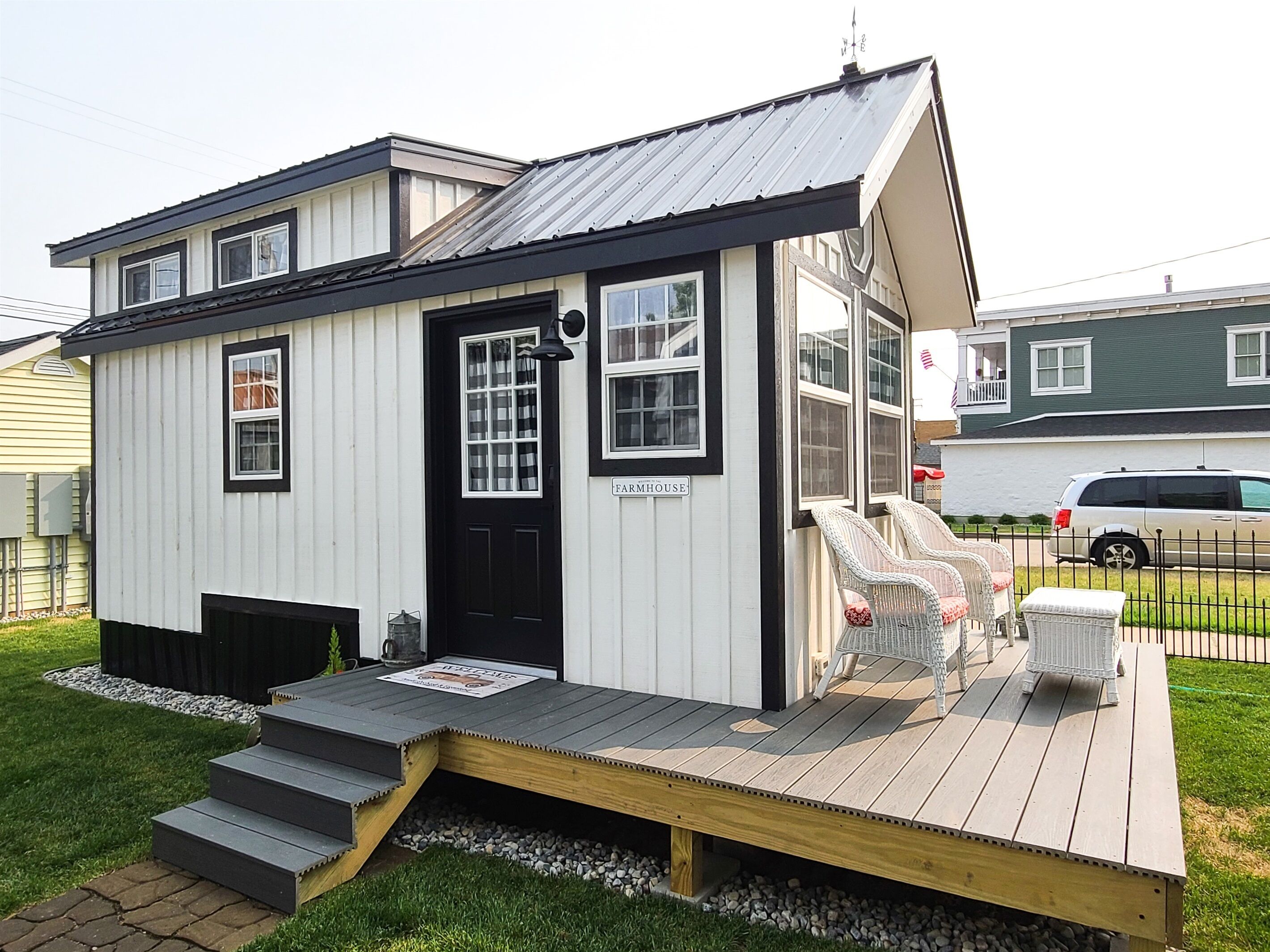 The Farmhouse - Tiny House - Tiny Digs Lakeshore