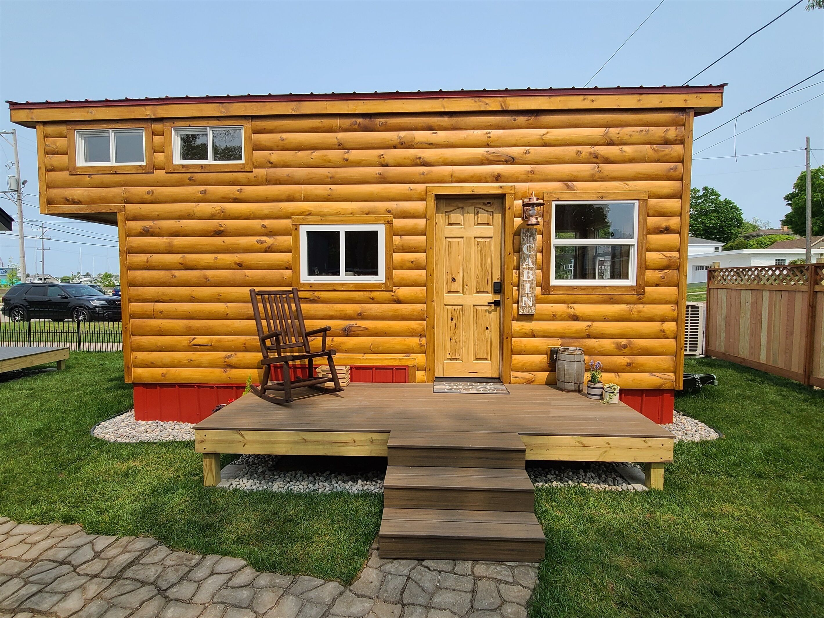 The Log Cabin - Tiny House - Tiny Digs Lakeshore