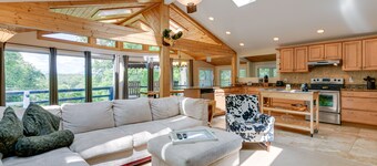 Hot Tub & Fire Pit! Smoky Mountain Gem in Franklin