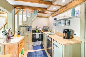 Dishwasher, cookware/dishes/utensils, dining tables - Historic Winter Harbor Cottage w/ Waterfront Views (Winter Harbor)