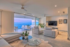 Televisión y oficina 