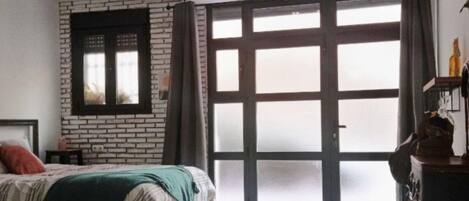 1 habitación, escritorio, tabla de planchar con plancha y wifi gratis