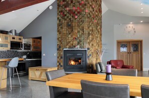 Interior - One of a kind custom home with exceptional views overlooking Strait of Georgia (Halfmoon Bay)