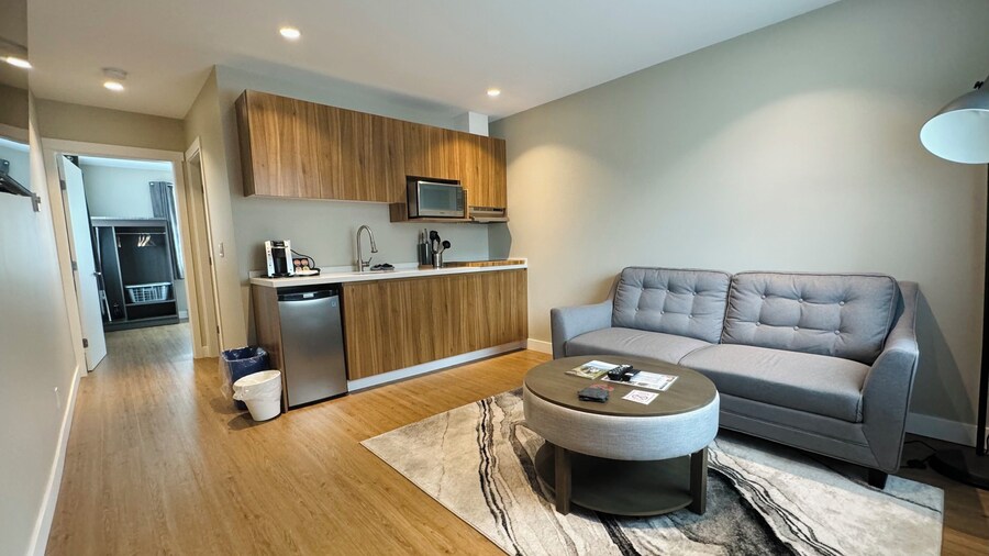 Kitimat River Motel & Suites