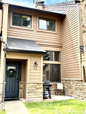 المنشأة من الخارج