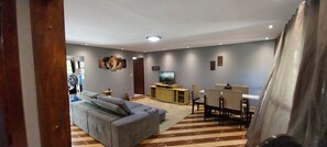 Smart TV, books - Rancho Paraíso Piscina Aquecida Mairiporã/nazaré PTA (Mairiporã)