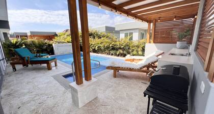Luxurious Villa steps to kid friendly beach, high speed internet