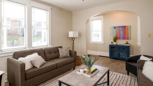 A living room with a brown sofa, a coffee table, and a blue cabinet. - *5 Min to WVU*Smart TV*2 Full Kitchen*W/D (Morgantown)