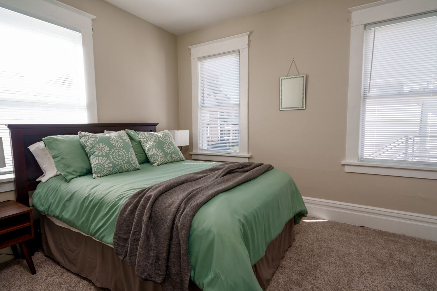 5 bedrooms, desk, iron/ironing board, WiFi