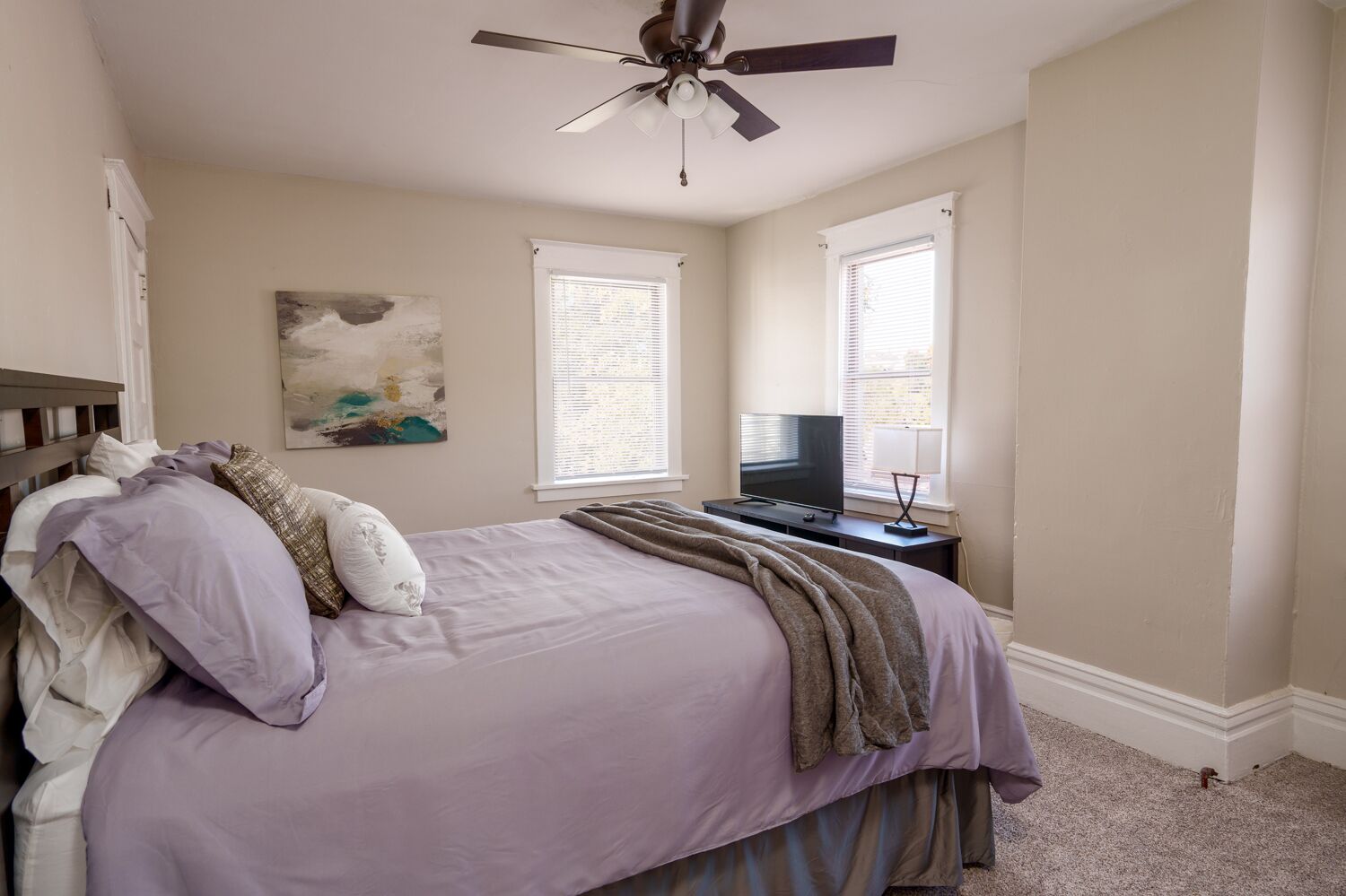 5 Schlafzimmer, Schreibtisch, Bügeleisen/Bügelbrett, WLAN