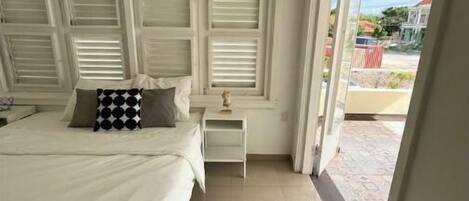 2 habitaciones, tabla de planchar con plancha, wifi y ropa de cama