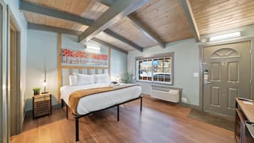 Standard Room | 1 bedroom, individually decorated, individually furnished