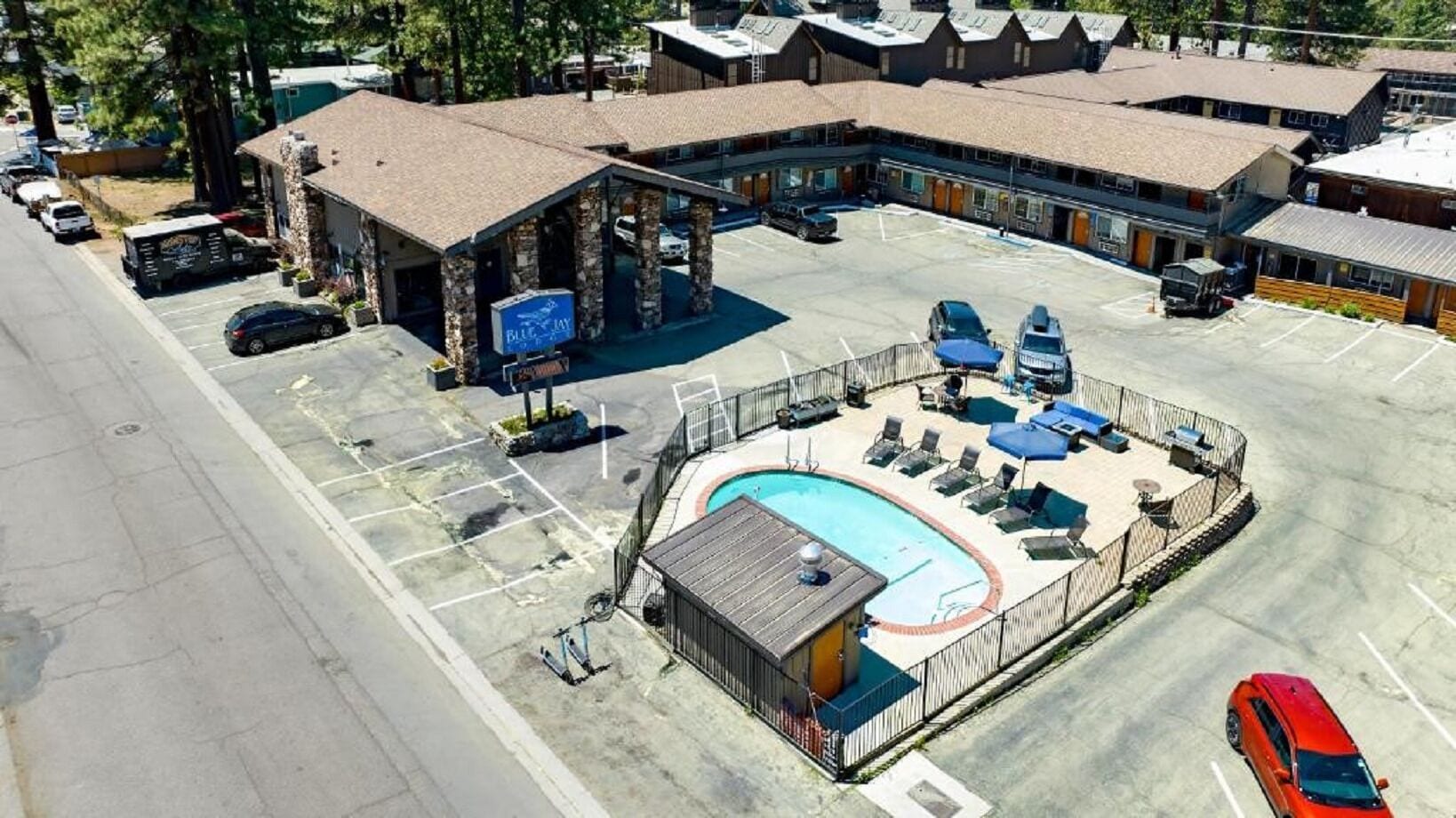 Photo - Blue Jay Lodge