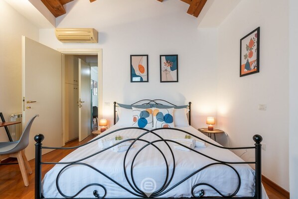 1 chambre, fer et planche à repasser, Wi-Fi, literie fournie