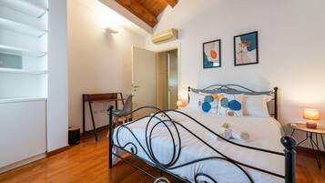 1 habitación, tabla de planchar con plancha, wifi y ropa de cama