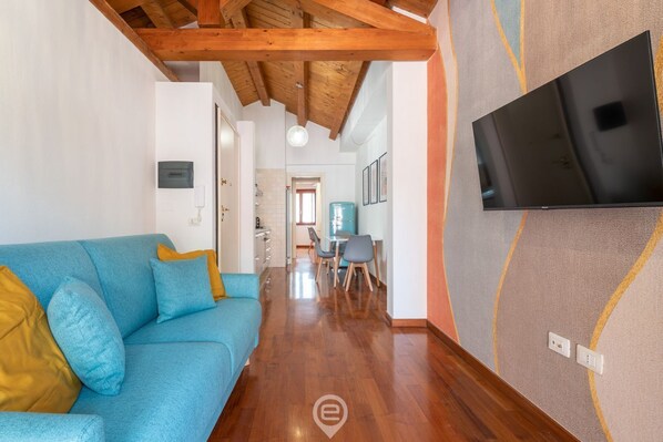 TV - La Terrazza della Marina (Cagliari)