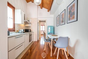 Fridge, microwave, oven, stovetop - La Terrazza della Marina (Cagliari)