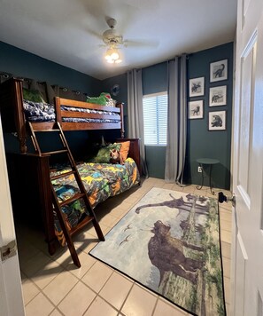 4 bedrooms, free WiFi, bed sheets