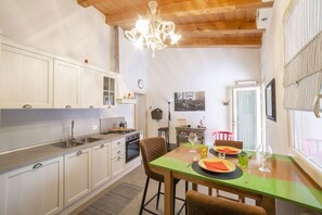 Fridge, oven, stovetop, coffee/tea maker - Ca' de la Gondola, Murano (Venice)