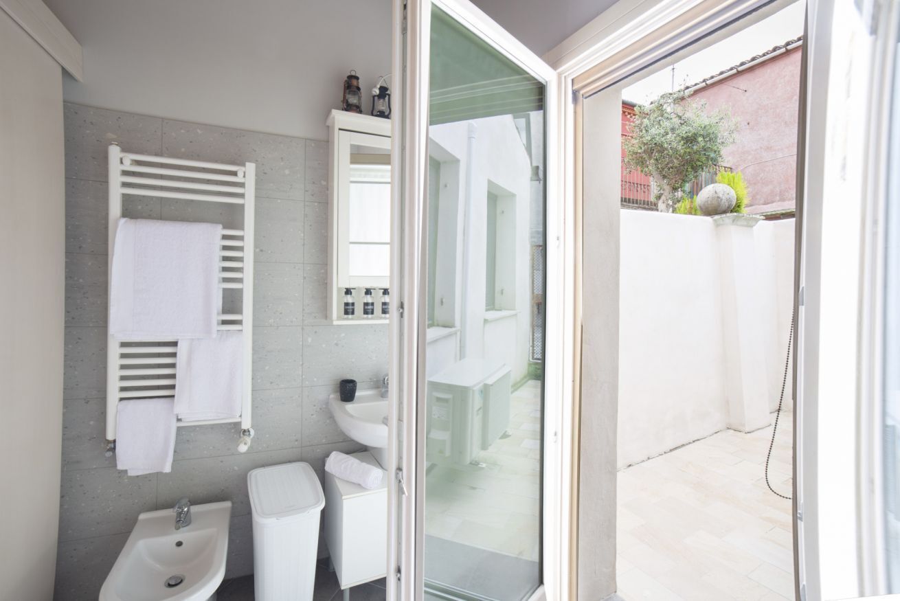 Dusche, Haartrockner, Bidet, Handtücher