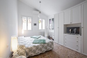 1 chambre, fer et planche à repasser, Wi-Fi gratuit, draps fournis