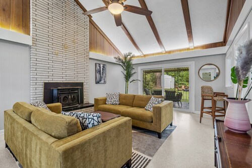 Cargo District Vintage Vibes