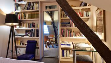 2 soverom, skrivebord, strykejern/-brett og wi-fi (inkludert)