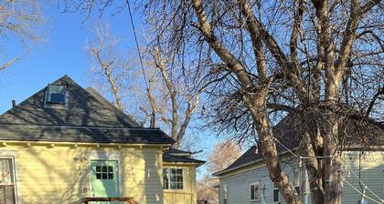 Sunny, Cozy Studio in Old Town Longmont